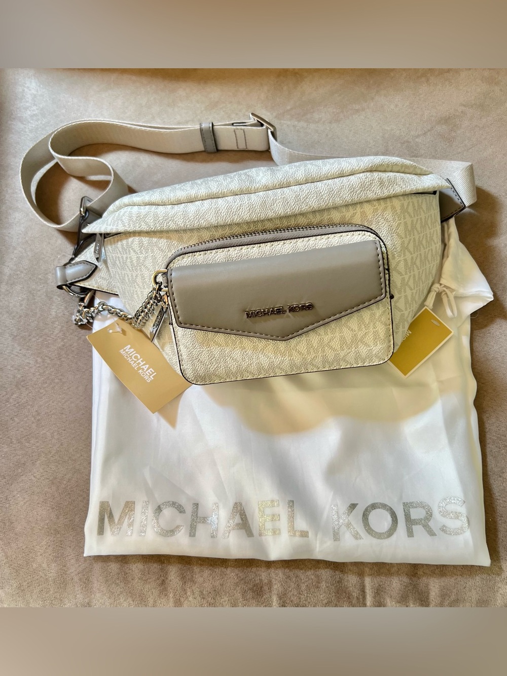 Michael Kors Maisie Lg Pebbled Leather Logo Waistpack w/Detachable Card Case